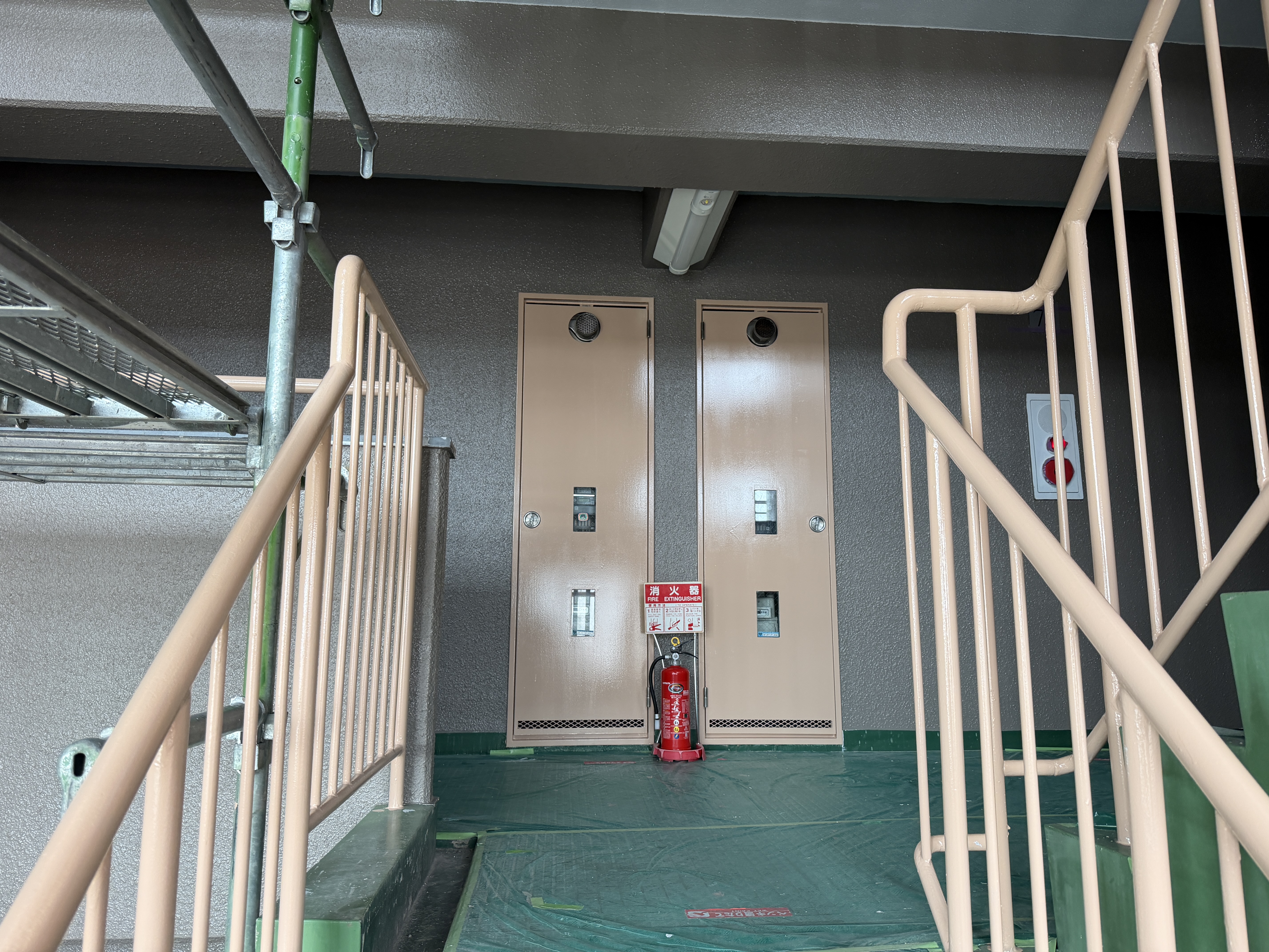 現在、堺市にてマンションの改修工事を施工中です。